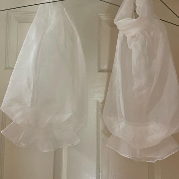 MIKAELLA Wedding dress with added removable sleeves - Picture 9 of 9